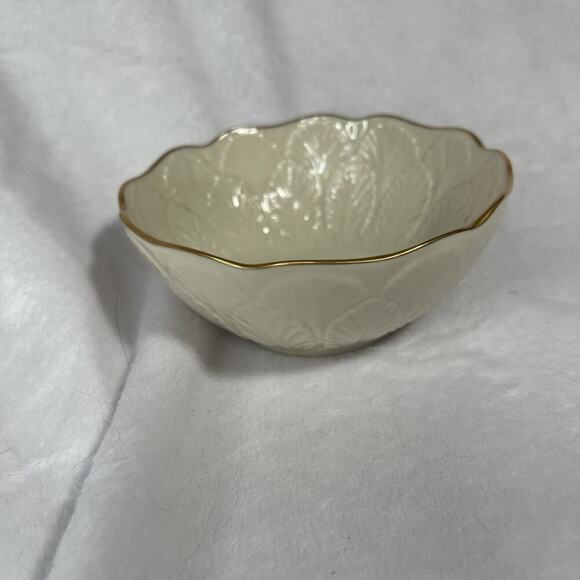 Lenox gold trim bowl 4.5" made in the USA - Picture 1 of 3